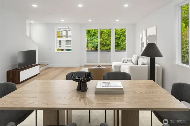 $949,950 | 727 18th Avenue, Seattle, WA 98122