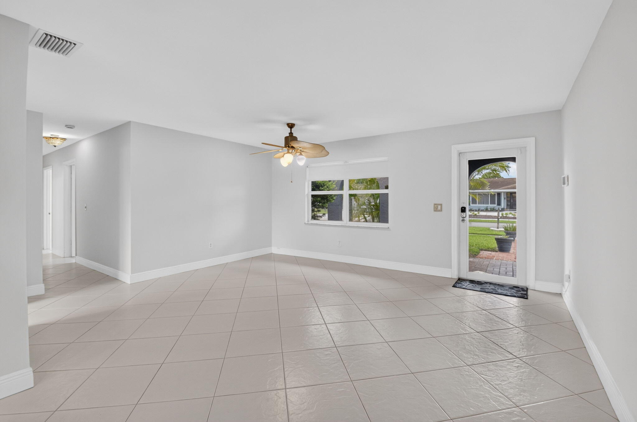 4599 Betelnut Street Boca Raton, FL 33428 - Photo 7 of 28 Living Room
