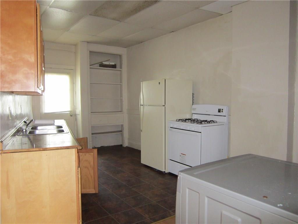 1210 3rd Street McKees Rocks, PA 15136 - Photo 17 of 25 4th unit Kitchen.