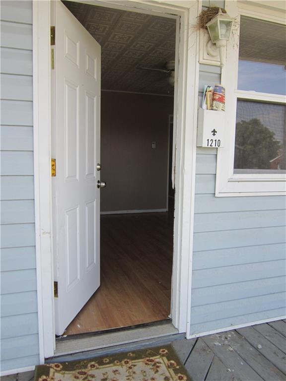 1210 3rd Street McKees Rocks, PA 15136 - Photo 4 of 25 Entry to the 1st unit.