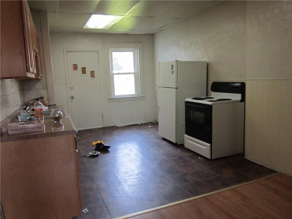 1210 3rd Street McKees Rocks, PA 15136 - Photo 9 of 25 2nd unit kitchen.
