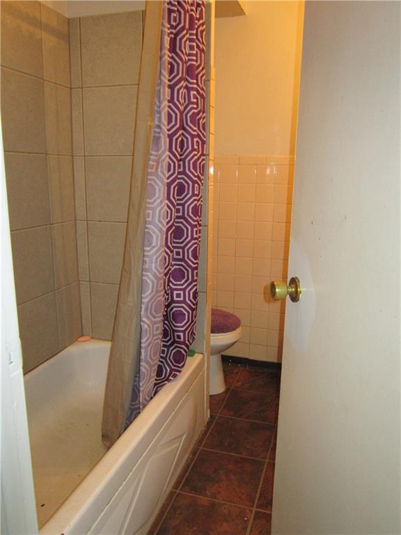 1210 3rd Street McKees Rocks, PA 15136 - Photo 10 of 25 2nd unit bathroom.