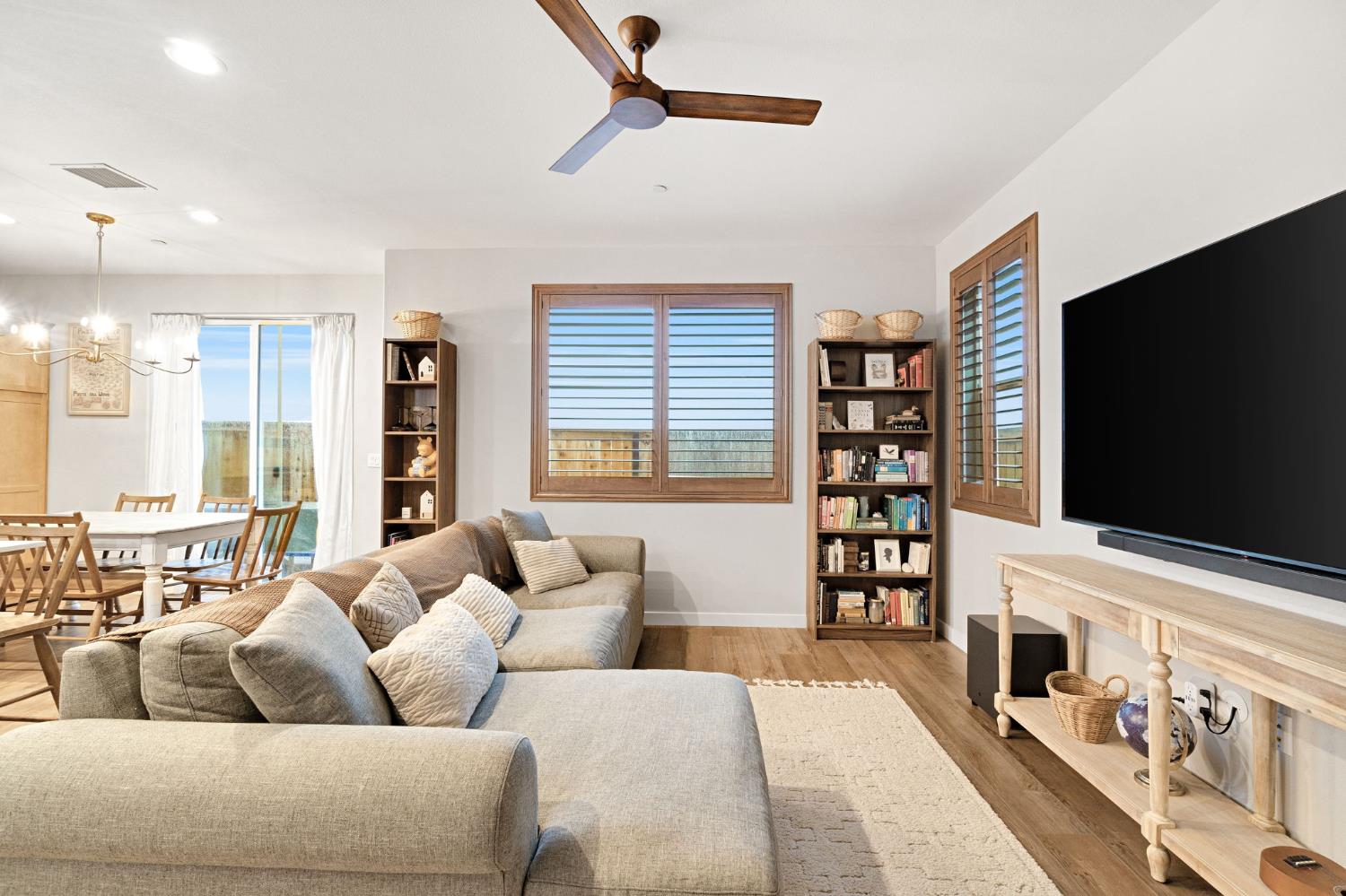 554 Mccaffrey Way Madera, CA 93636 - Photo 5 of 40