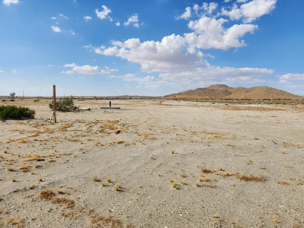 $70,000 | 174 El Mirage Road, Adelanto, CA 92301