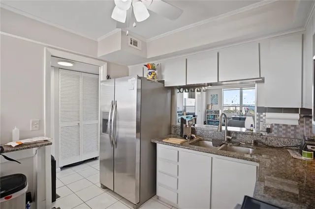 $215,000 | 2621 Cove Cay Drive, Unit 804, Clearwater, FL 33760