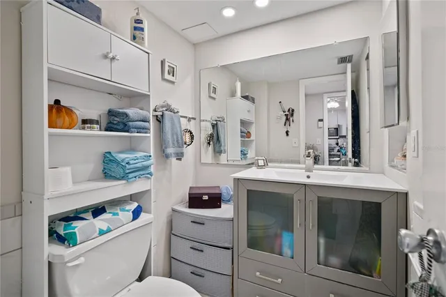 $215,000 | 2621 Cove Cay Drive, Unit 804, Clearwater, FL 33760