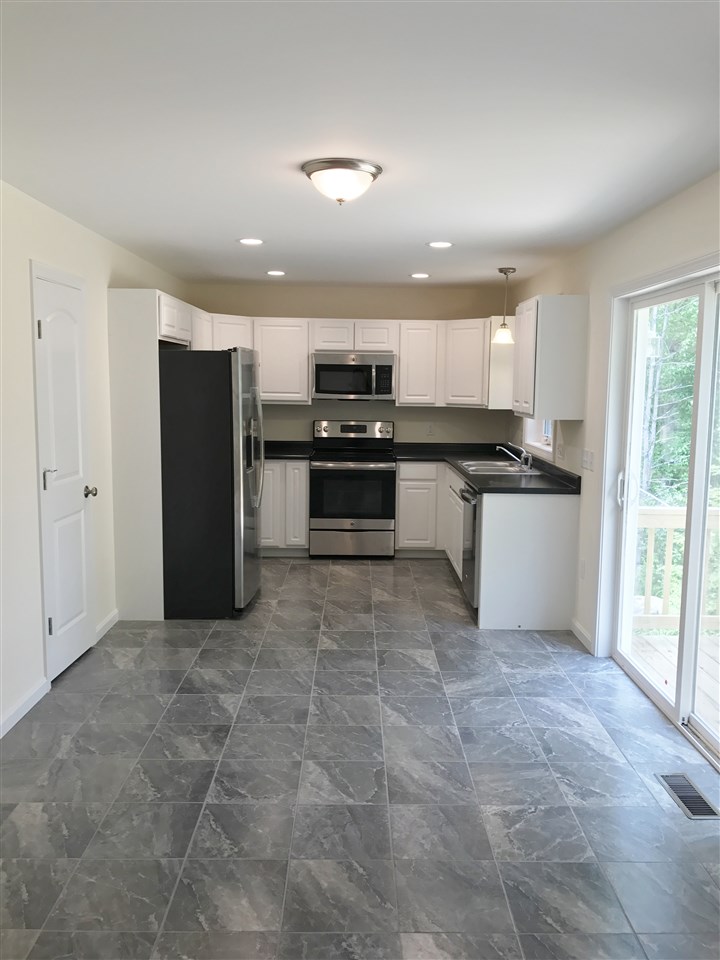 39 Regency Court Rochester, NH 03867 - Photo 3 of 25