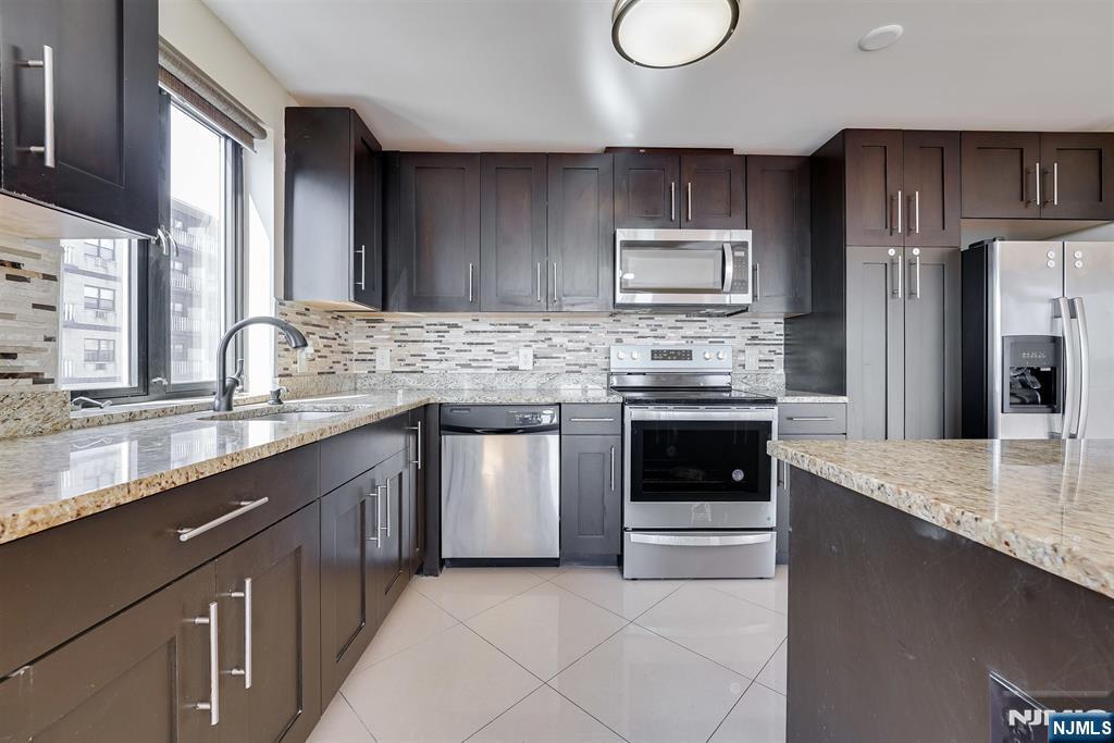 29 1st Street, Unit 701 Hackensack, NJ 07601 - Photo 3 of 23