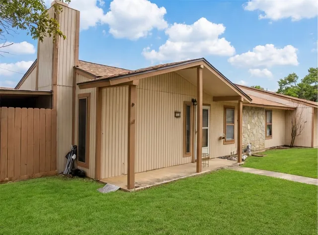 a view of a back yard of the house