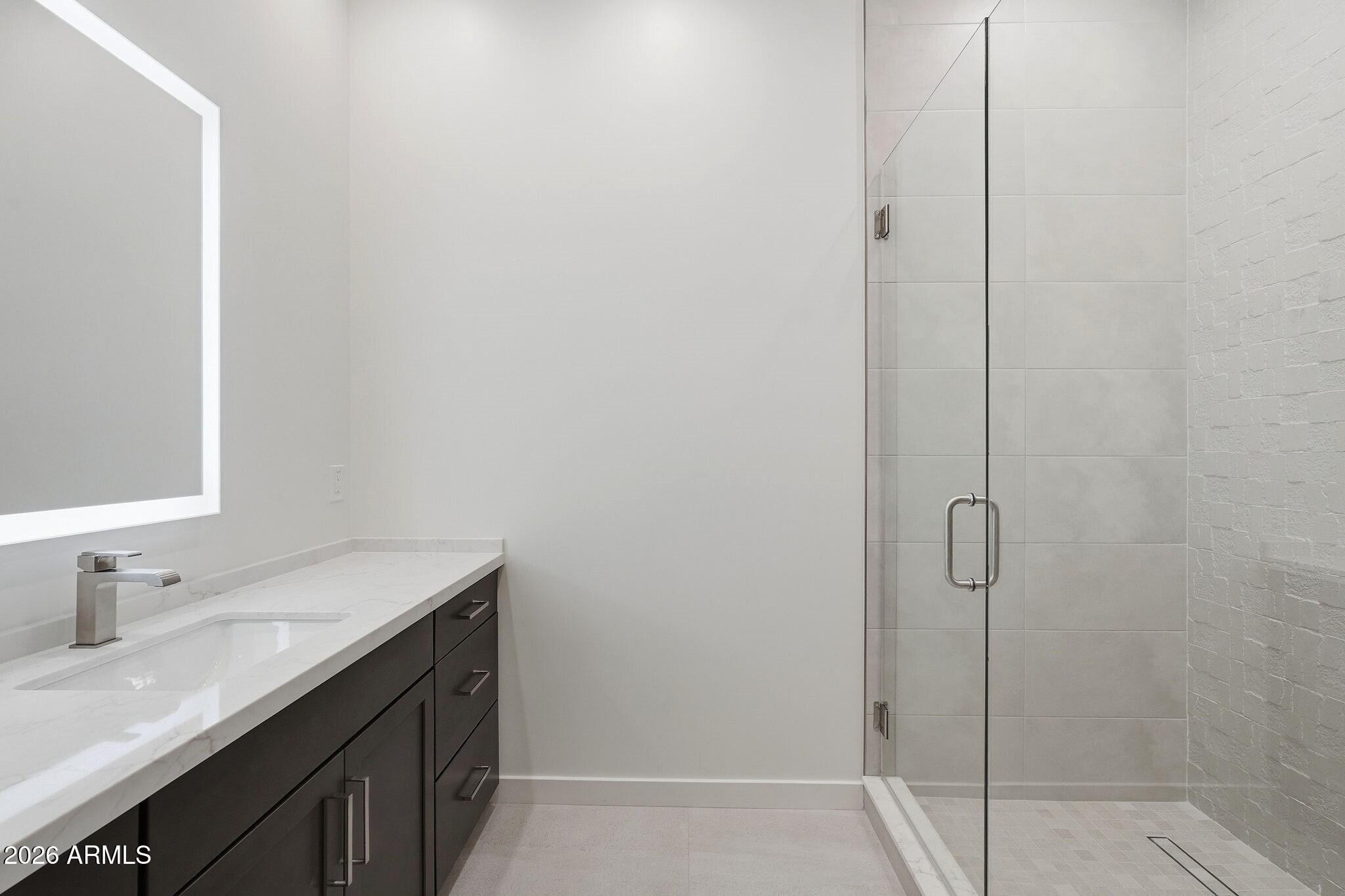 6525 East Cave Creek Road, Unit 101 Cave Creek, AZ 85331 - Photo 25 of 35 025_Guest Ensuite