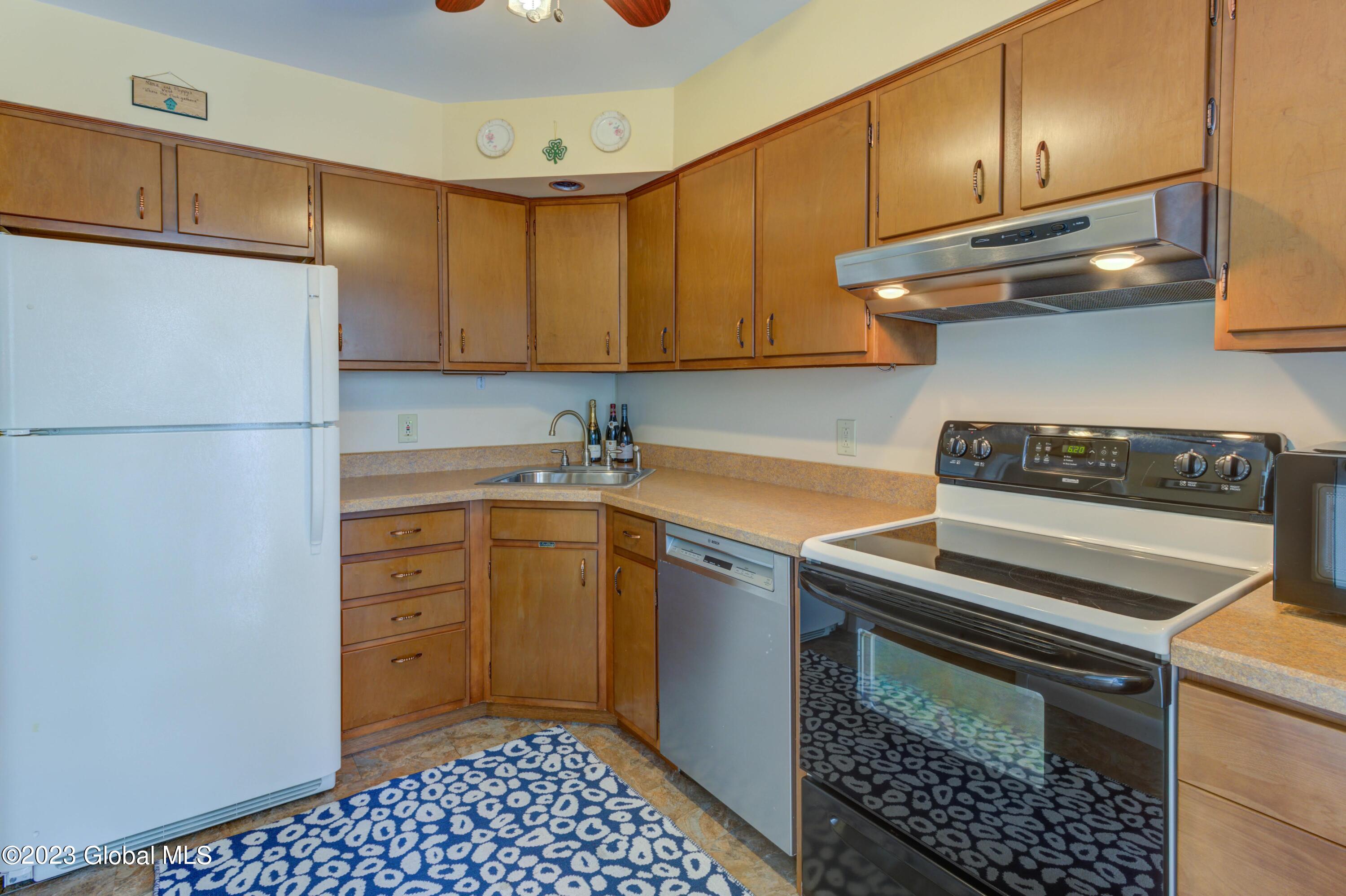 558 Delaware Avenue, Unit 3 Bethlehem, NY 12054 - Photo 19 of 35 35-558 Delaware Ave
