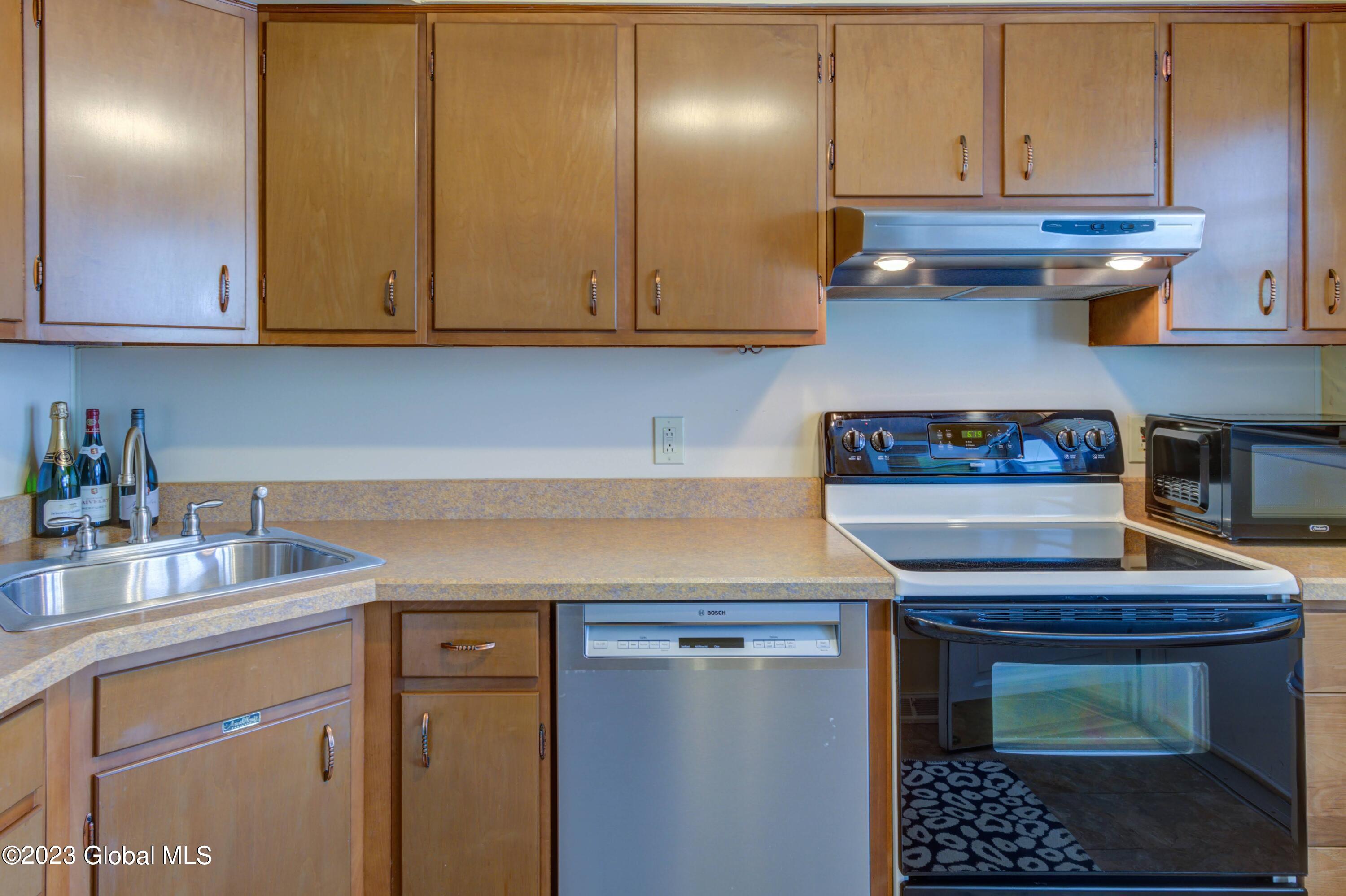 558 Delaware Avenue, Unit 3 Bethlehem, NY 12054 - Photo 20 of 35 33-558 Delaware Ave