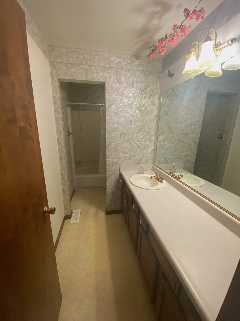 3717 Murray Road Woodstock, IL 60098 - Photo 14 of 22