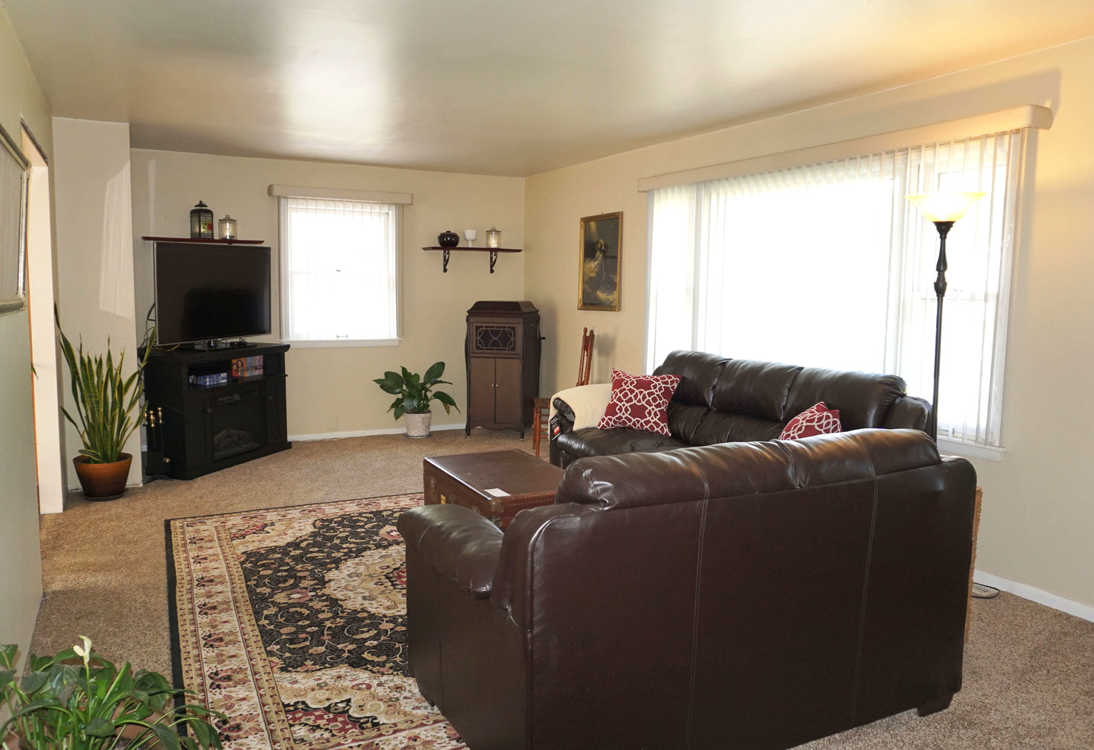 1100 Spring Green Drive Joliet, IL 60433 - Photo 3 of 7