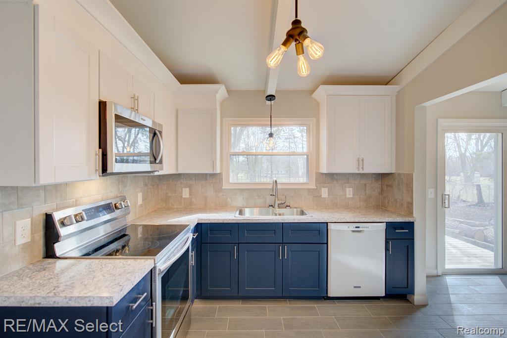 8199 Carpenter Road Flushing, MI 48433 - Photo 5 of 34