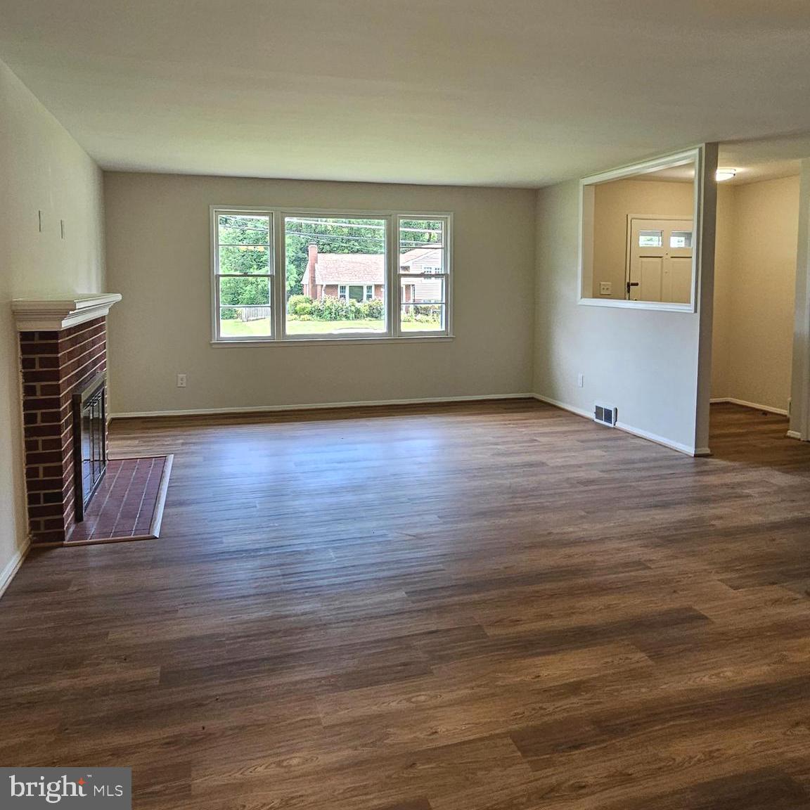 7606 Gresham Street Springfield, VA 22151 - Photo 4 of 36
