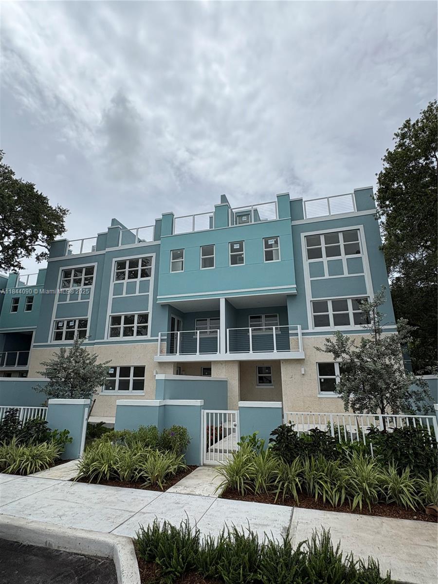 824 Southeast 12th Court, Unit 1 Fort Lauderdale, FL 33316 - Photo 4 of 21 a front view of a residential apartment building with a yard