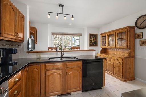 8 Shadow Brook Lane, Unit E Smithfield, RI 02917 - Photo 10 of 31