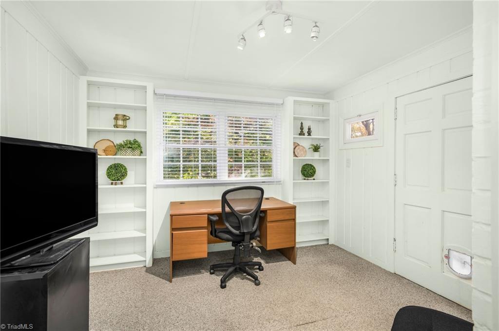 1335 Berwick Road Southwest Winston-Salem, NC 27103 - Photo 15 of 40 Gallery Image 15