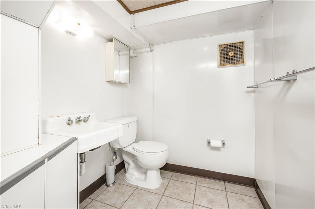 1335 Berwick Road Southwest Winston-Salem, NC 27103 - Photo 30 of 40 Gallery Image 30