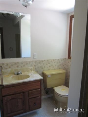 1033 Runyon Road Rochester, MI 48306 - Photo 14 of 20 31150926-13.JPG
