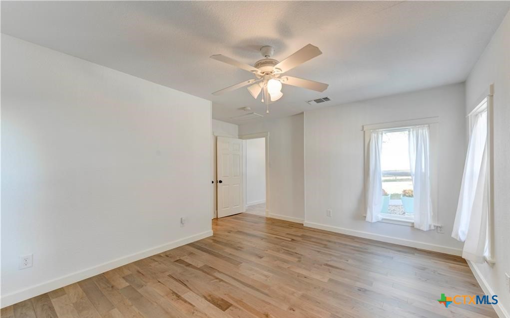 12802 County Line Road Rogers, TX 76569 - Photo 9 of 34