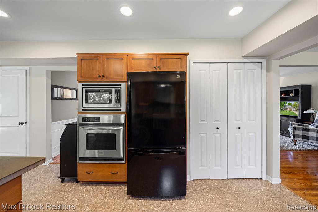 29884 Fox Grove Road Farmington Hills, MI 48334 - Photo 14 of 64