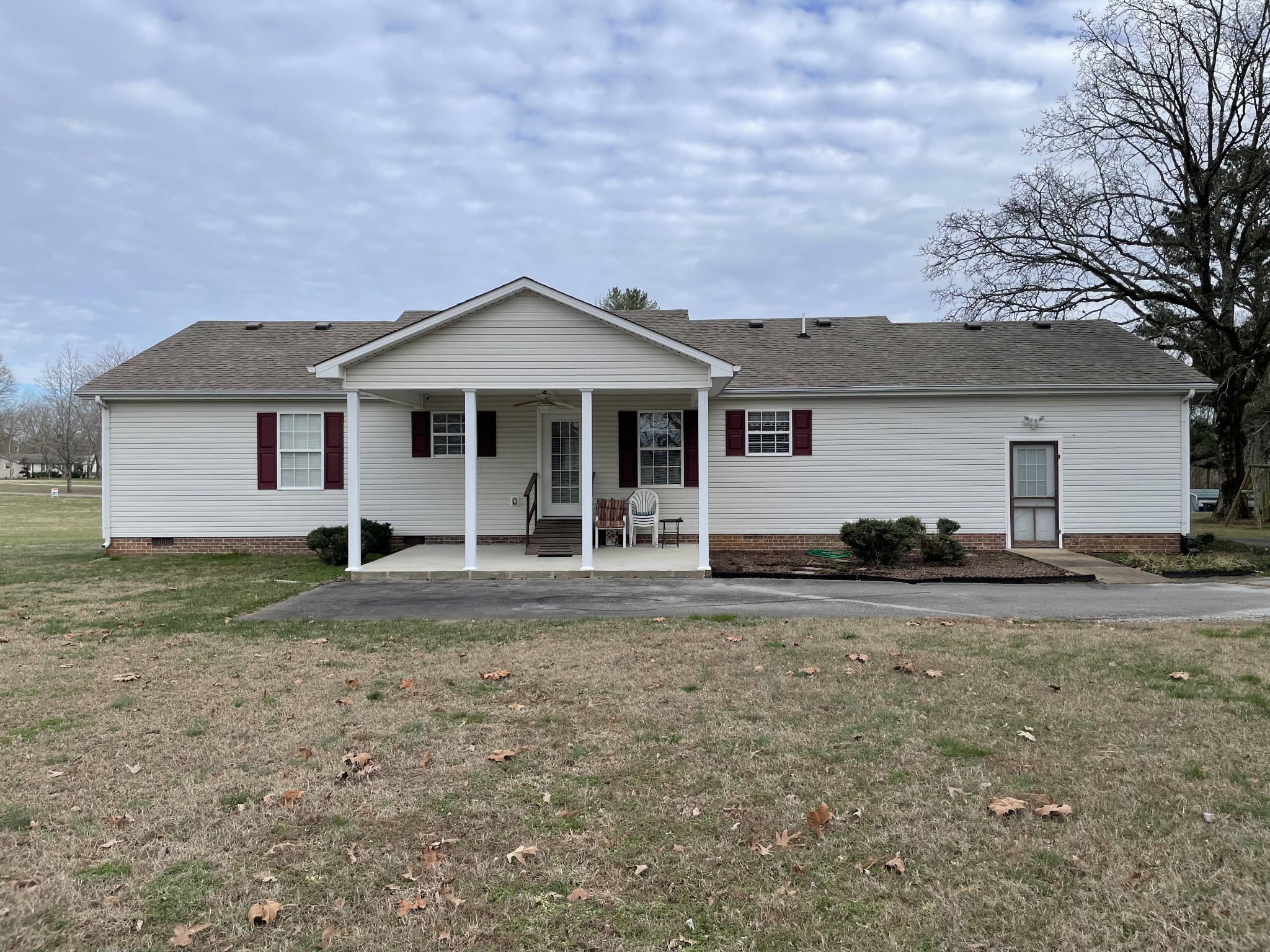 301 Rosson Street Summertown, TN 38483 - Photo 8 of 29 a front view of a house with a yard