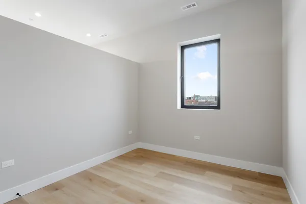 $3,850 | 2505 West Farragut Avenue, Unit 401, Chicago, IL 60625