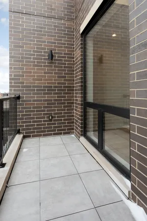$3,850 | 2505 West Farragut Avenue, Unit 401, Chicago, IL 60625