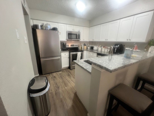 12245 Lemon Ridge Lane, Unit 122 Houston, TX 77035 - Photo 18 of 26 a kitchen with a refrigerator sink and stove
