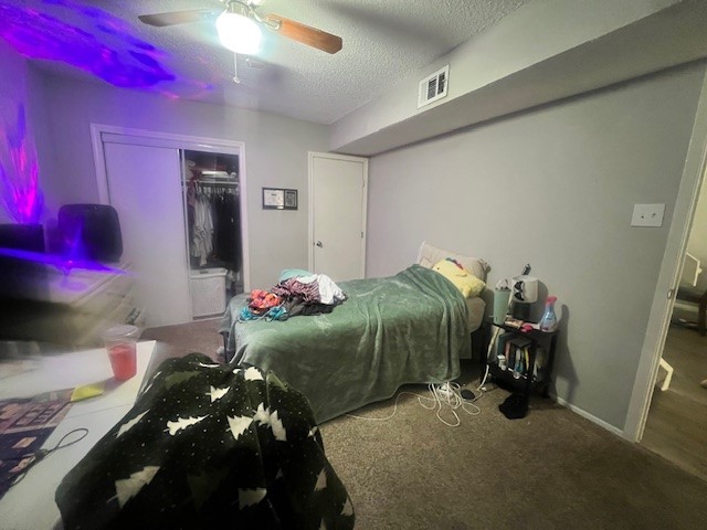 12245 Lemon Ridge Lane, Unit 122 Houston, TX 77035 - Photo 20 of 26 a bedroom with a bed and a mirror