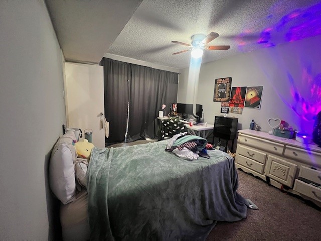 12245 Lemon Ridge Lane, Unit 122 Houston, TX 77035 - Photo 21 of 26 a bedroom with bed and a mirror