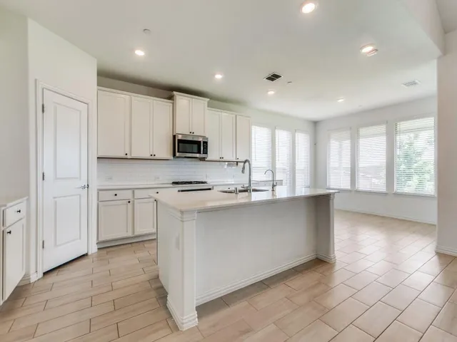 $3,500 | 2122 Creekbluff Court, Lewisville, TX 75010