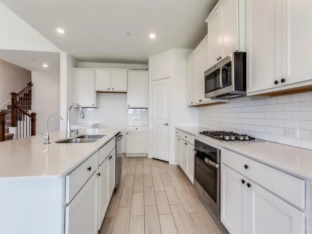 $3,500 | 2122 Creekbluff Court, Lewisville, TX 75010