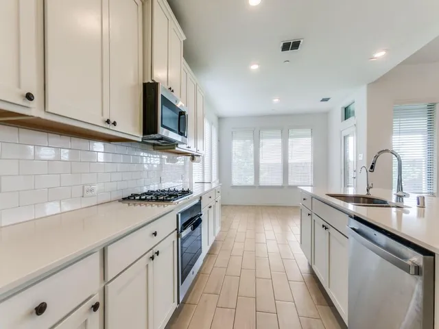 $3,500 | 2122 Creekbluff Court, Lewisville, TX 75010