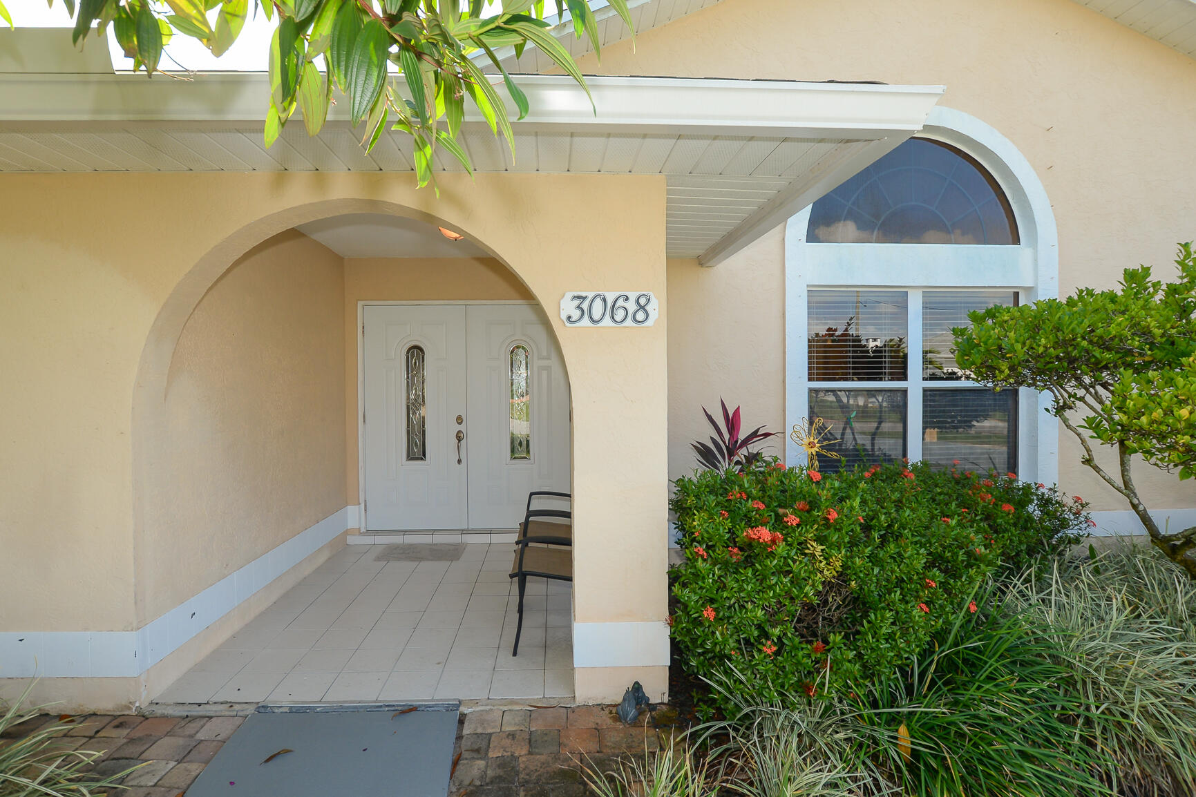 3068 Southeast Darien Road Port St. Lucie, FL 34952 - Photo 4 of 54 a front view of a house with garden
