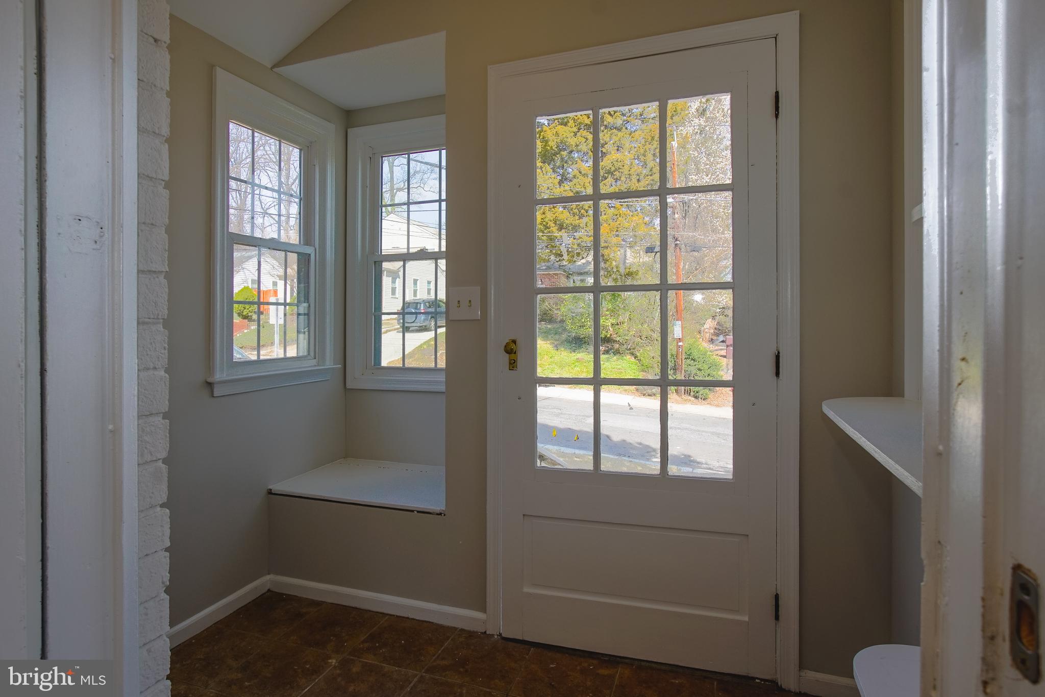 3404 Murdock Road Kensington, MD 20895 - Photo 4 of 24 a room that has a window in it