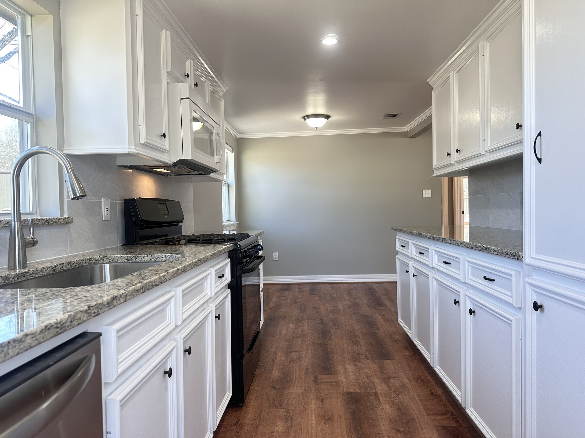 13868 Cedar Hill Road Montgomery, TX 77356 - Photo 4 of 19 a kitchen with granite countertop a sink stove and cabinets