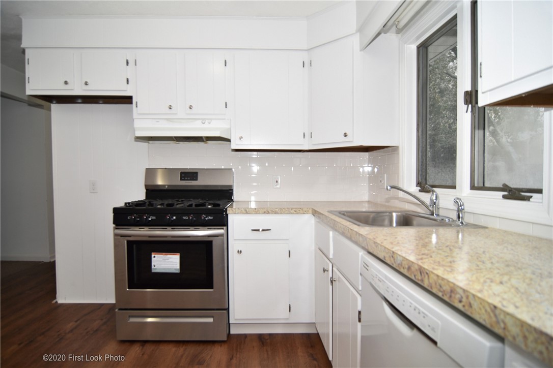 140 Lawrence Street Cranston, RI 02920 - Photo 2 of 21