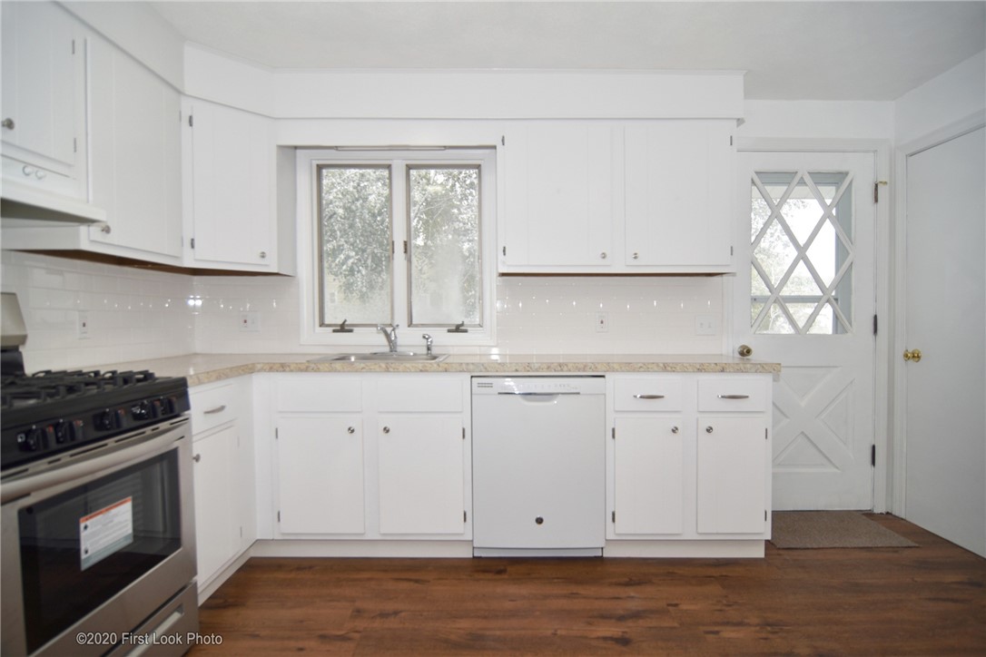 140 Lawrence Street Cranston, RI 02920 - Photo 3 of 21