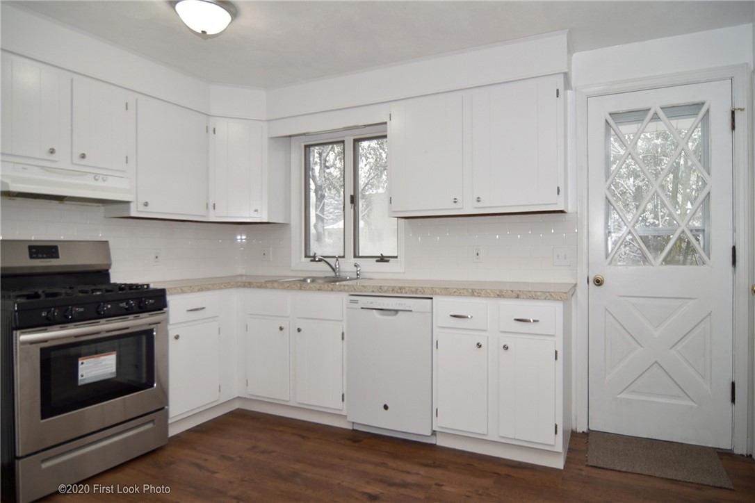 140 Lawrence Street Cranston, RI 02920 - Photo 4 of 21