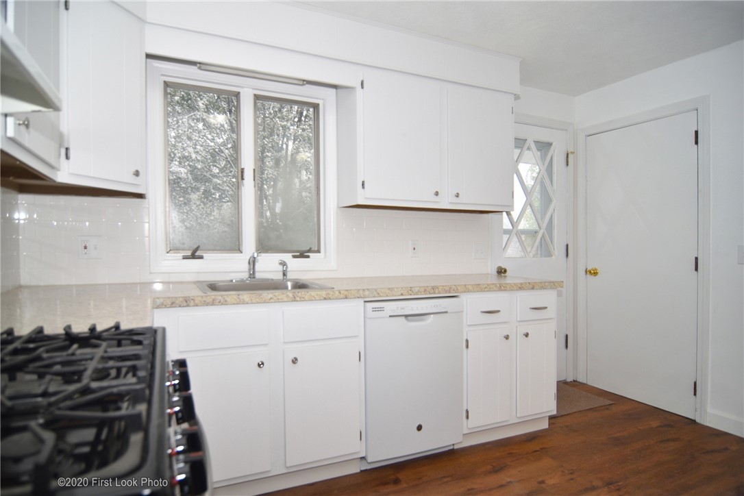 140 Lawrence Street Cranston, RI 02920 - Photo 5 of 21