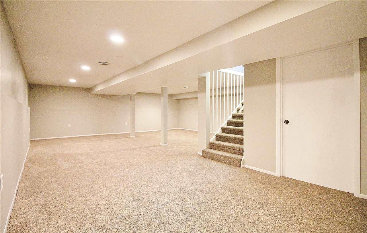 2893 Edna Road Rockford, IL 61102 - Photo 14 of 18 Gallery Image 14