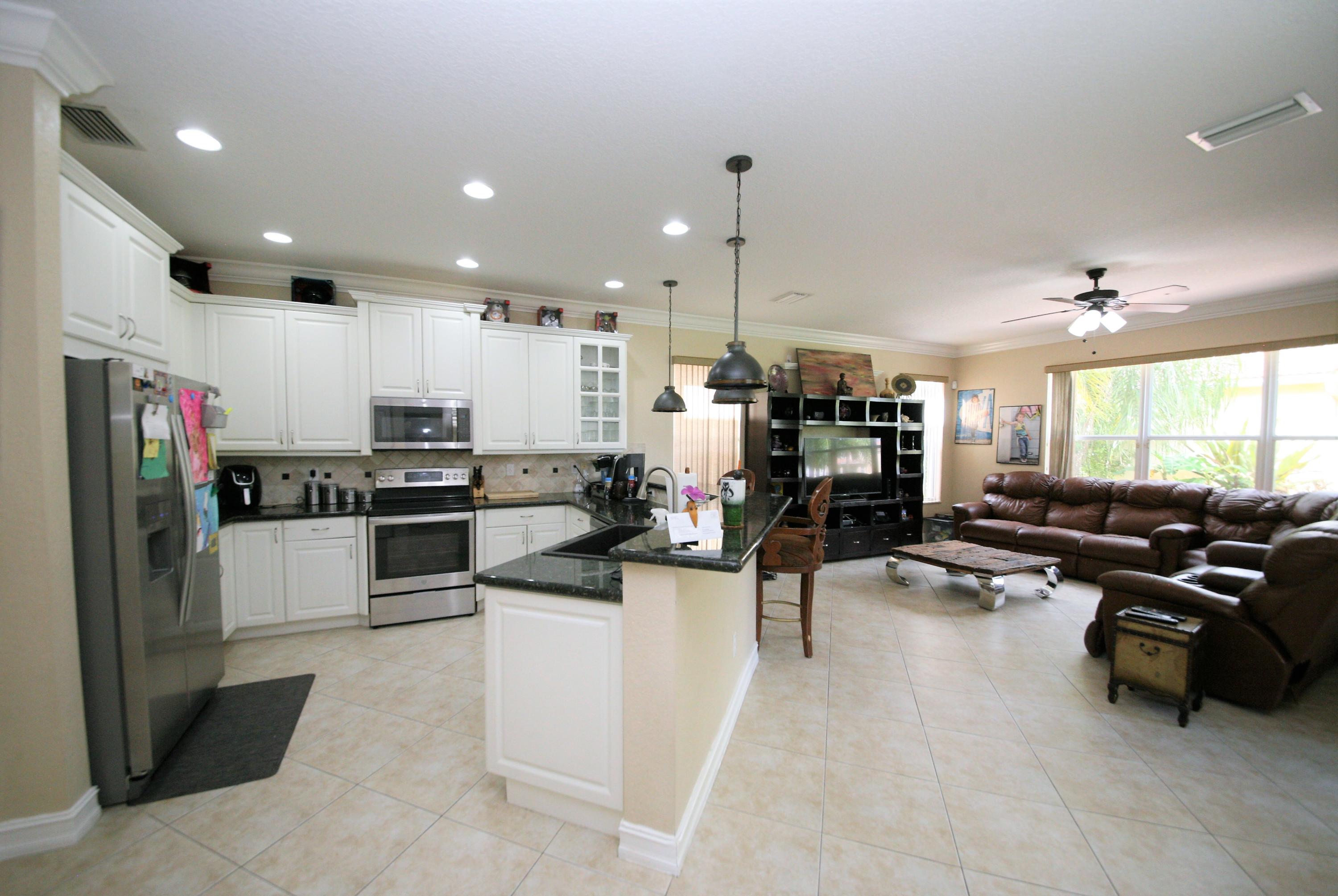 8919 Chestnut Ridge Way Boynton Beach, FL 33473 - Photo 10 of 42 Kitchen