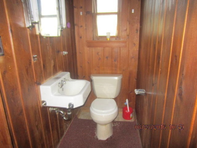 406 North Main Street Three Rivers, MI 49093 - Photo 5 of 10 406NMainBath1