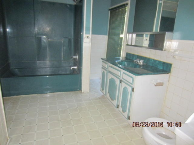 406 North Main Street Three Rivers, MI 49093 - Photo 6 of 10 406NMainBath2