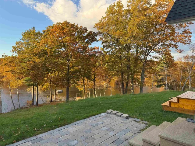 $3,400 | 17 Great Cove Drive, Newmarket, NH 03857