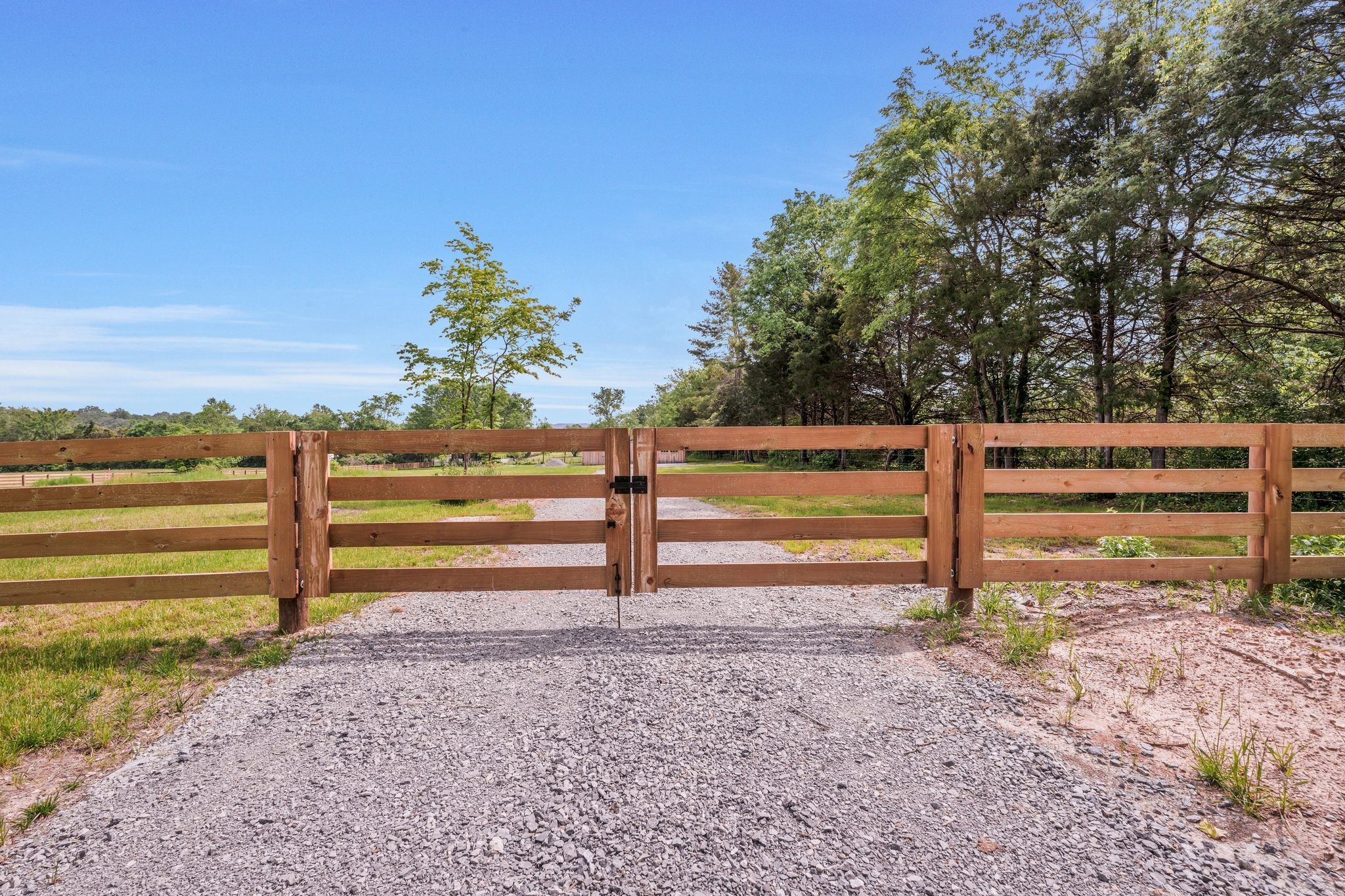 4519 Murfreesboro Road Franklin, TN 37067 - Photo 23 of 51 a view of a yard with wooden fence