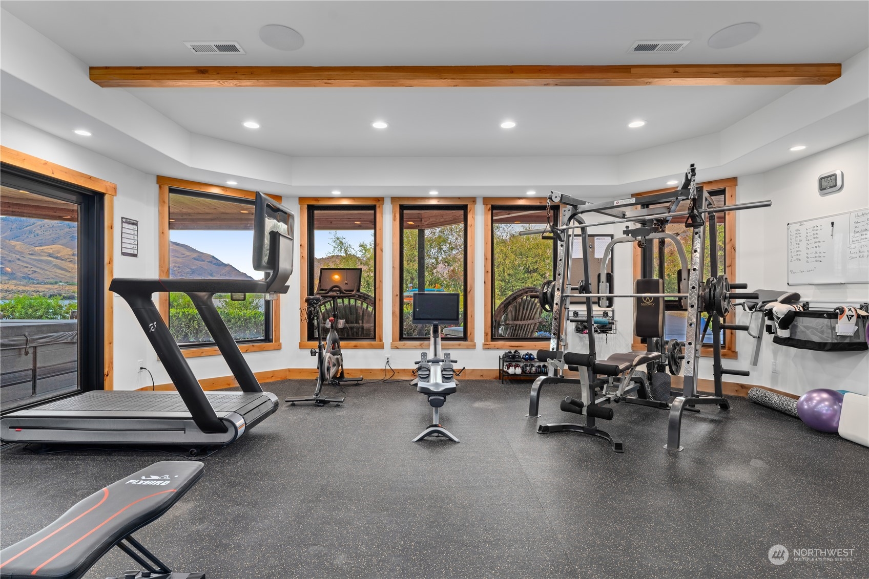 225 Turtle Rock Road East Wenatchee, WA 98802 - Photo 36 of 40 a view of a room with gym equipment